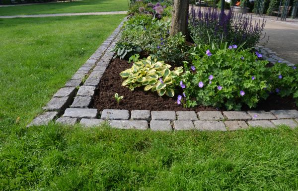 Flower Bed Mulching in Bradenton